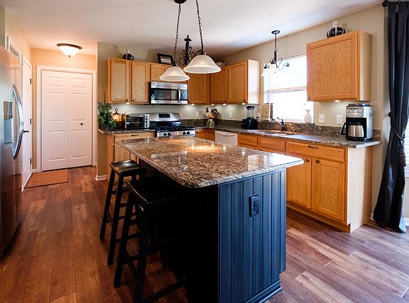 5th image of 768 Long Island Cir