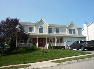 6 Foxboro Rd, Wayne, NJ 07470