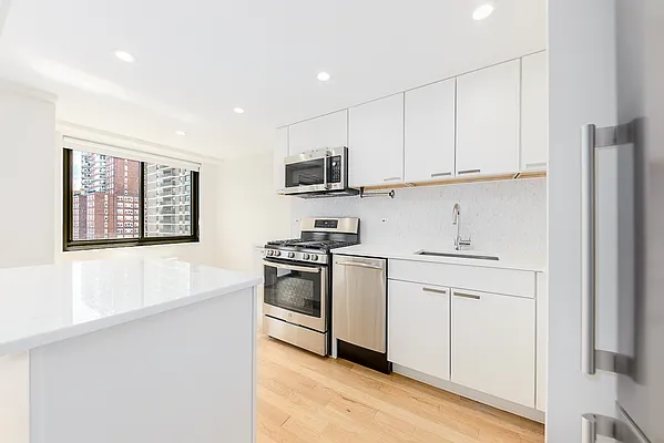 Rented by A&E Real Estate Management | media 8