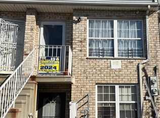 216 Pond Way, Staten Island, NY 10303