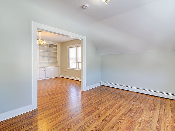 3rd image of 25-27 Mary Ave #3