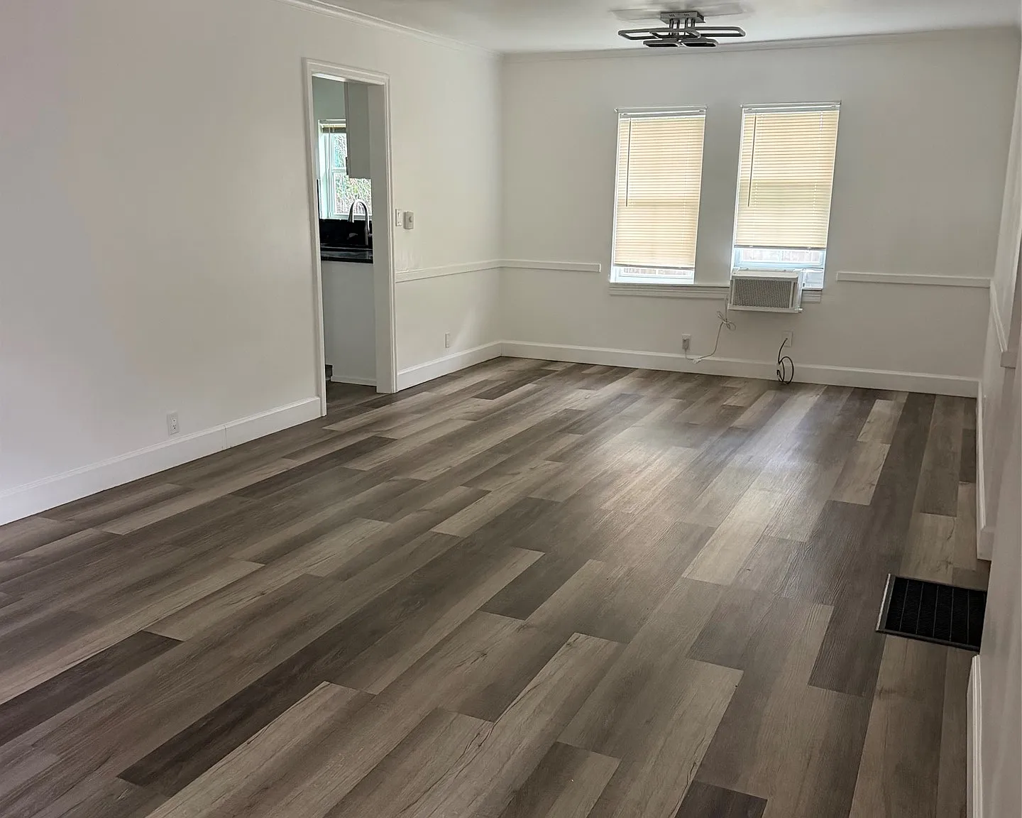 2 bed, 1.0 bath, 1000 sqft, $1,400 — Photo 2