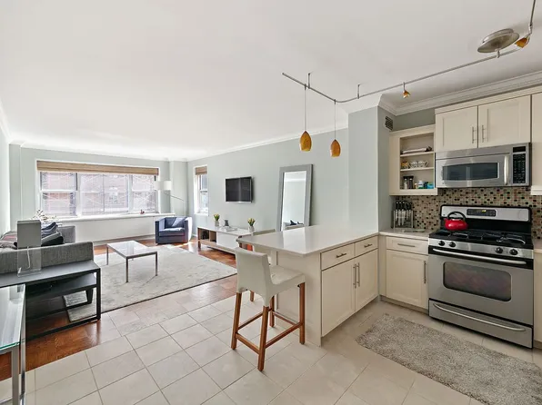 130 E 63rd St APT 8D, New York, NY 10065