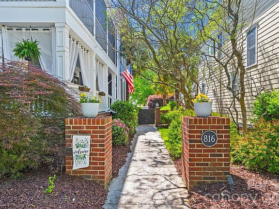 3rd image of 816 Victorian Way