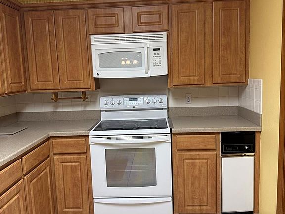 5th image of 2013 N Mockingbird Ln