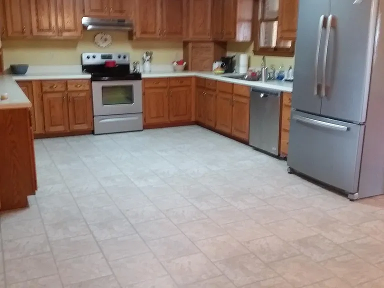 425 Valley Dr — Photo 4