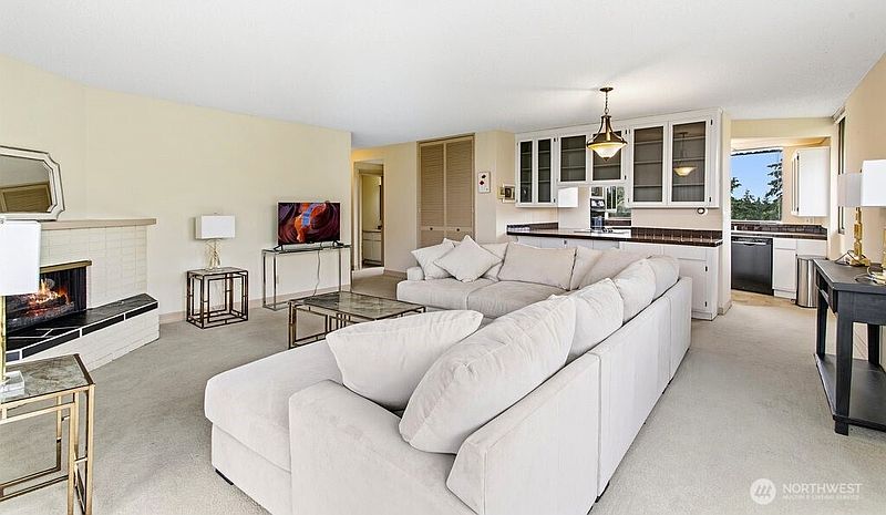 2nd image of 1910 Evergreen Park Drive SW #701