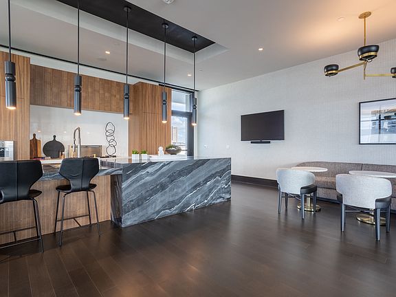 4th image of 808 Crawford St #1411