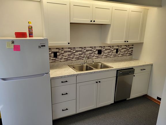 2nd image of 32 S Chillicothe St #32