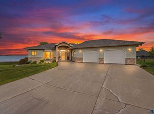 105 Lakeview Cir, Wentworth, SD 57075