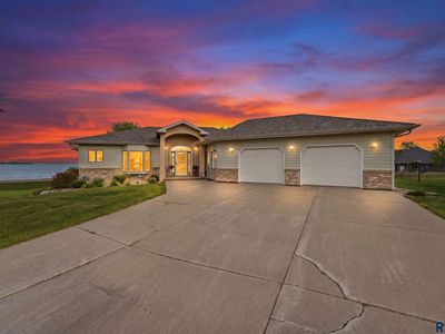 105 Lakeview Cir, Wentworth, SD, 57075
