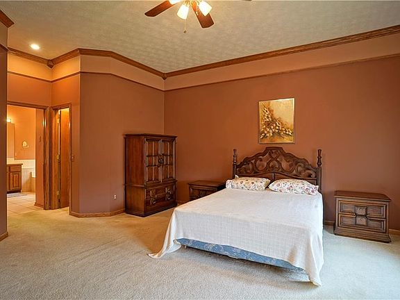 3rd image of 3780 Sweet Briar Dr
