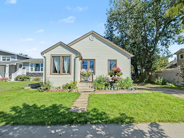 10112 102nd Ave, Morinville, AB T8R 1A7