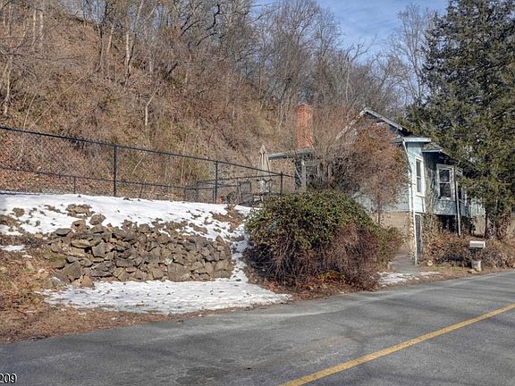 3rd image of 62 Pine Brook Rd