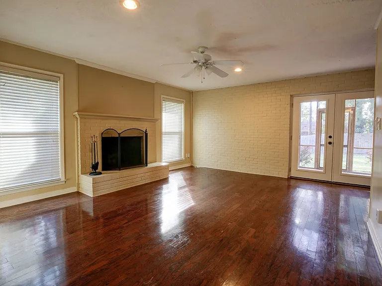 505 Evergreen St — Photo 2