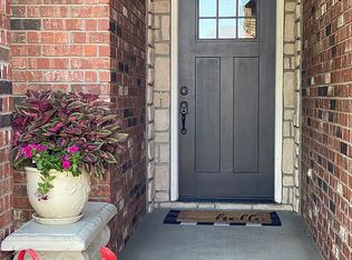 628 N Maplewood Hills Rd, Nixa, MO 65714