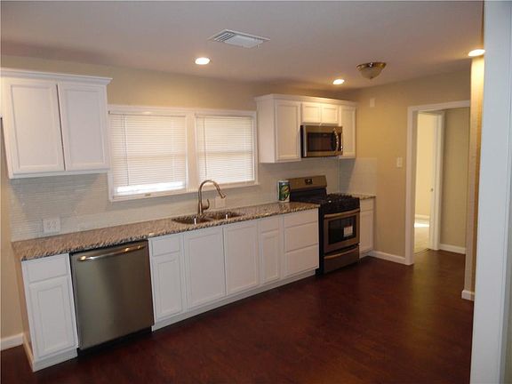 3rd image of 3552 Meadow Oaks Dr