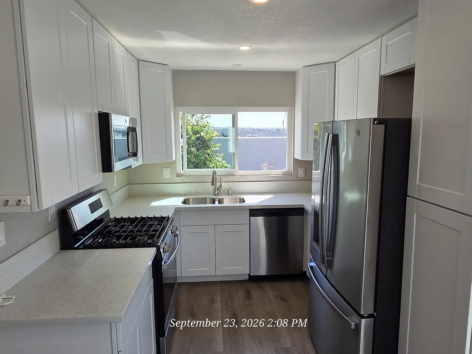 4 bed, 1366 sqft, $4,300 — Photo 4