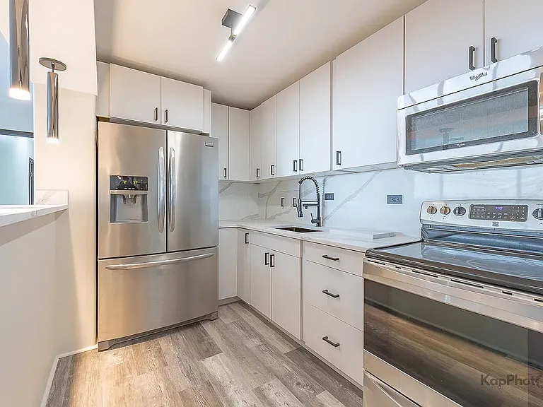 7337 S South Shore Dr #902 — Photo 2