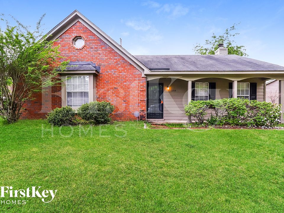 1st image of 1209 Breezy Gate Dr