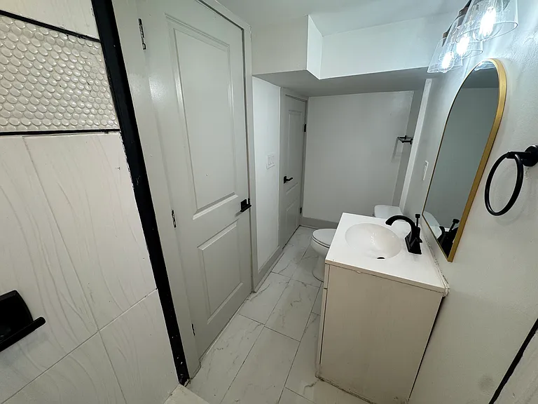 Lower level 3rd FULL bathroom!