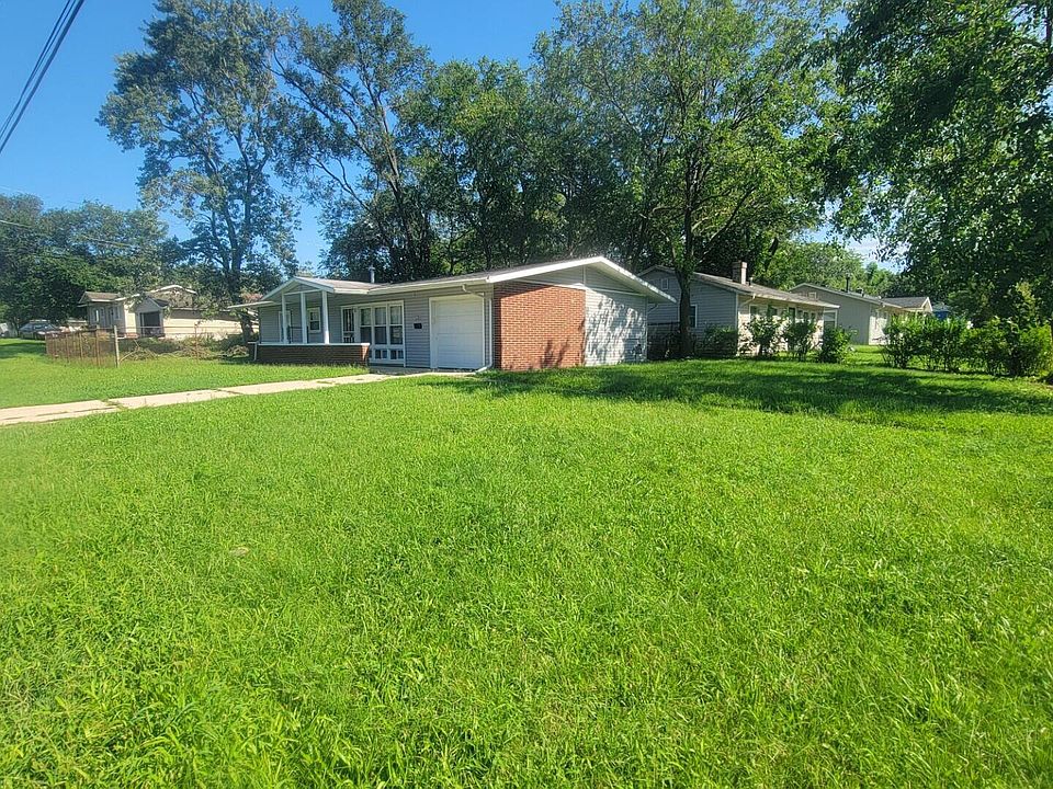 1st image of 1305 E 40th Ave