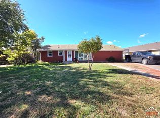 211 N Garfield St, Lakin, KS 67860