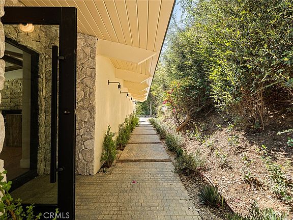 3rd image of 3655 Wrightwood Dr