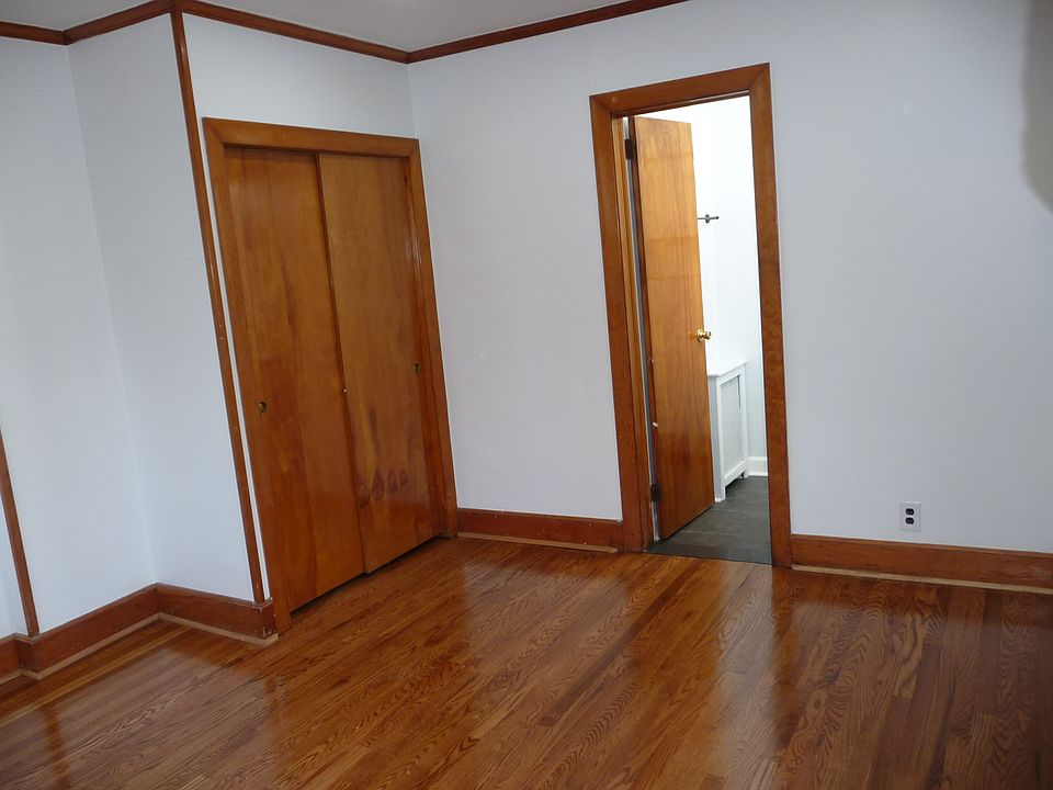 Bedroom w/ double closet & built-in air conditioner
