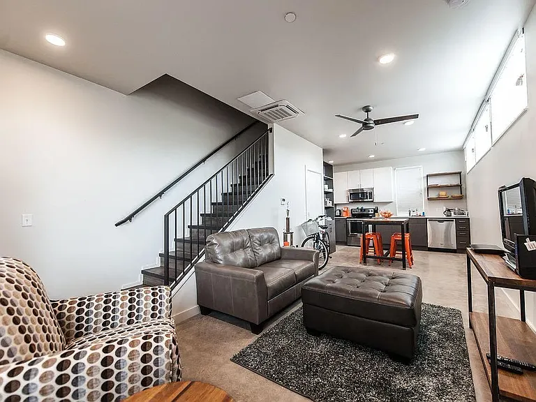 718 E 5th Ave #803 — Photo 6