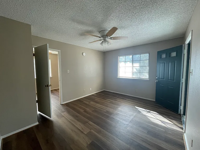 299 Billie Dr #4 — Photo 3