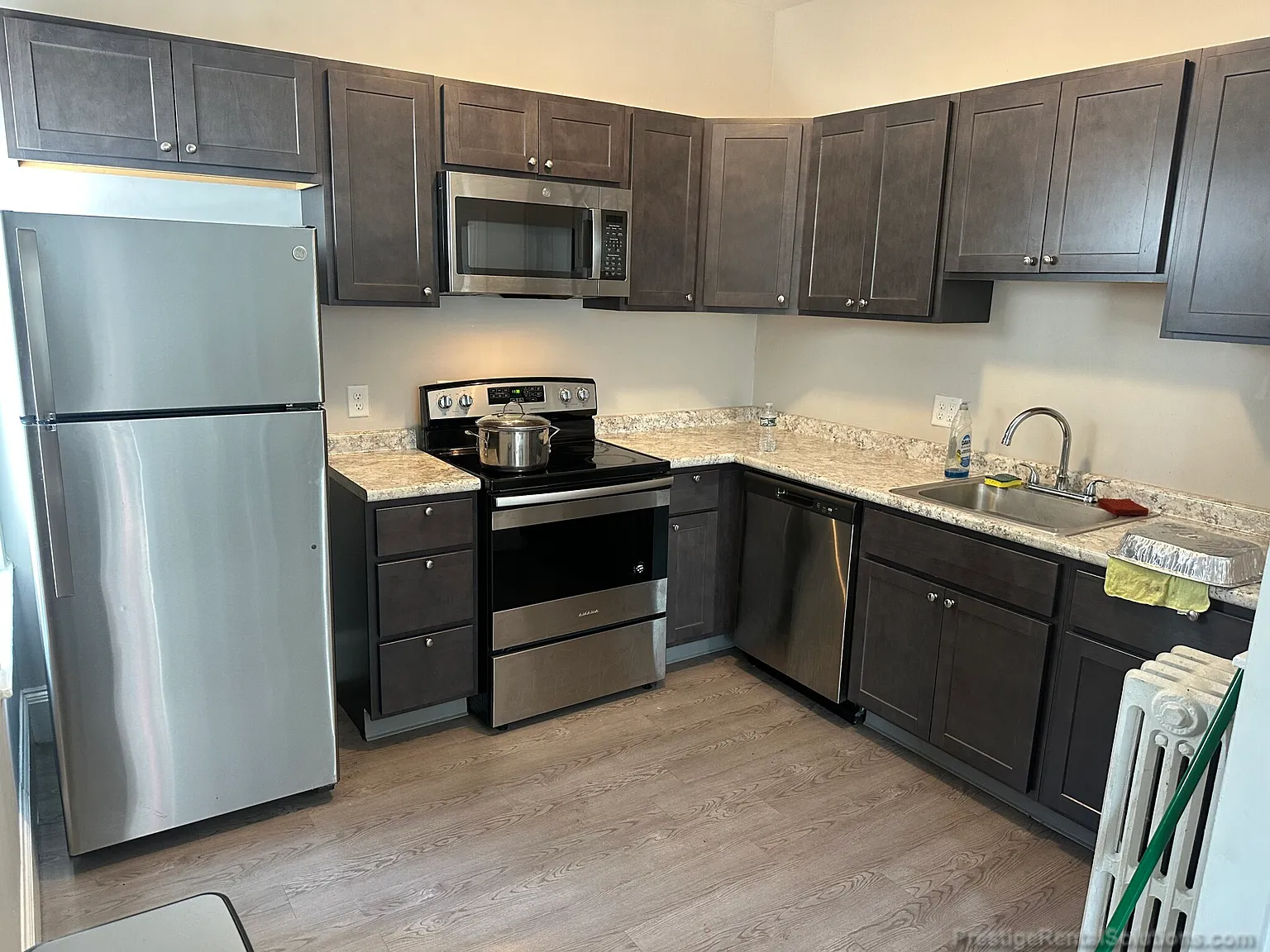 3 bed, 1.0 bath, 1100 sqft, $2,875 — Photo 1