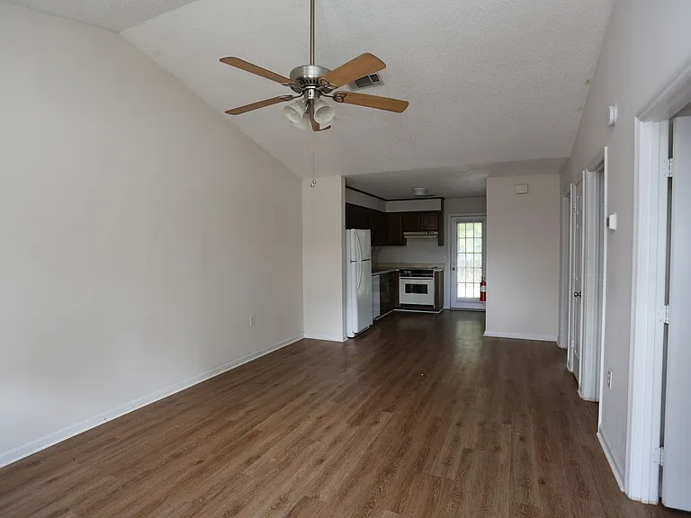 110 Lanier Dr #16 — Photo 4