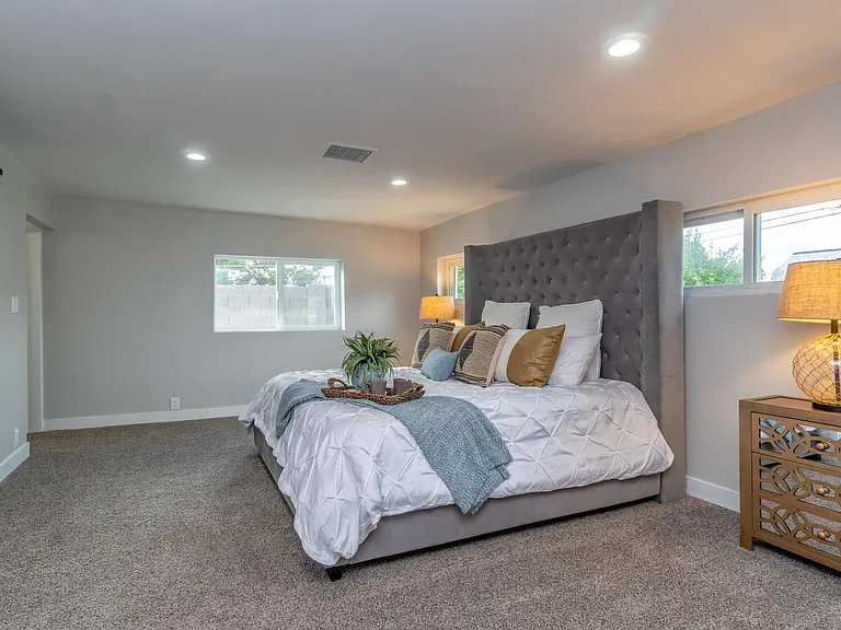 2514 E Indianola Ave — Photo 16