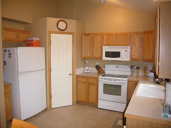 4th image of 3434 Cody Ave