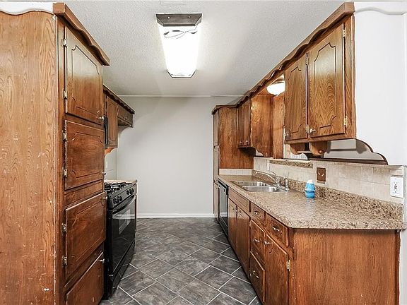 2nd image of 5112 Holiday Ln