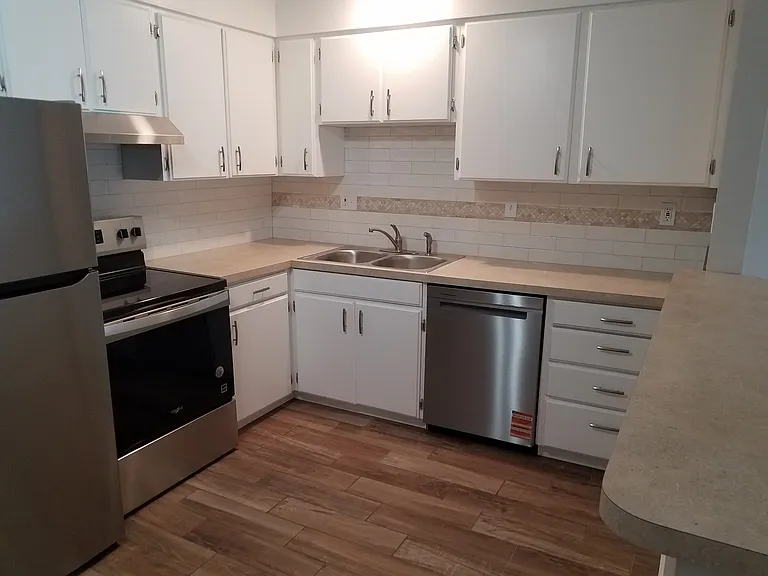 855 W Oxford Ave #4 — Photo 1