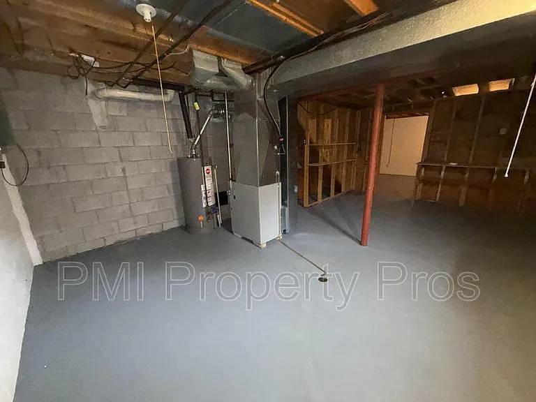 8148 S 88th St — Photo 32