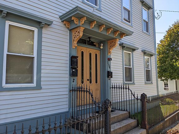 2nd image of 154 Peirce St APT 2