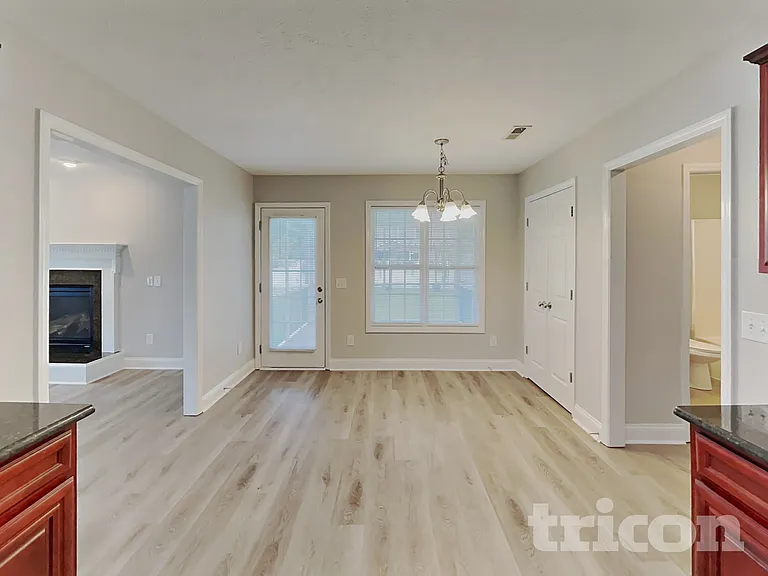 15 Summerseat Way — Photo 5