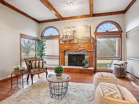 5th image of 1405 NE Sunny Creek Ln