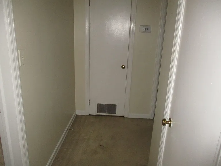 1020 Edgewater Dr — Photo 3