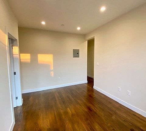 2nd image of 28-19 33rd St #2C