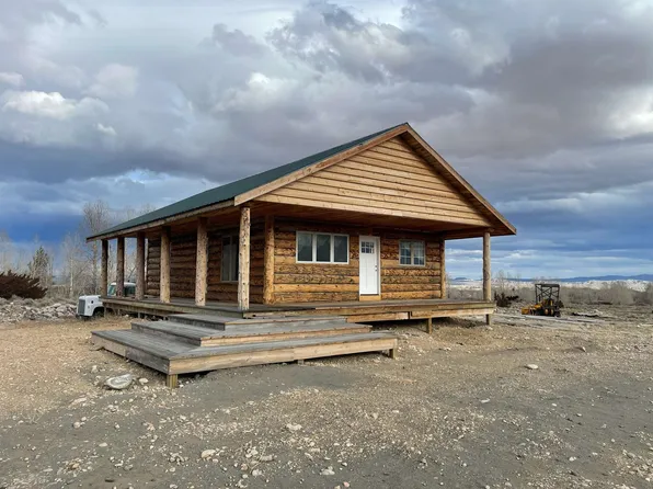 106 Bennett Creek Rd, Clark, WY 82435