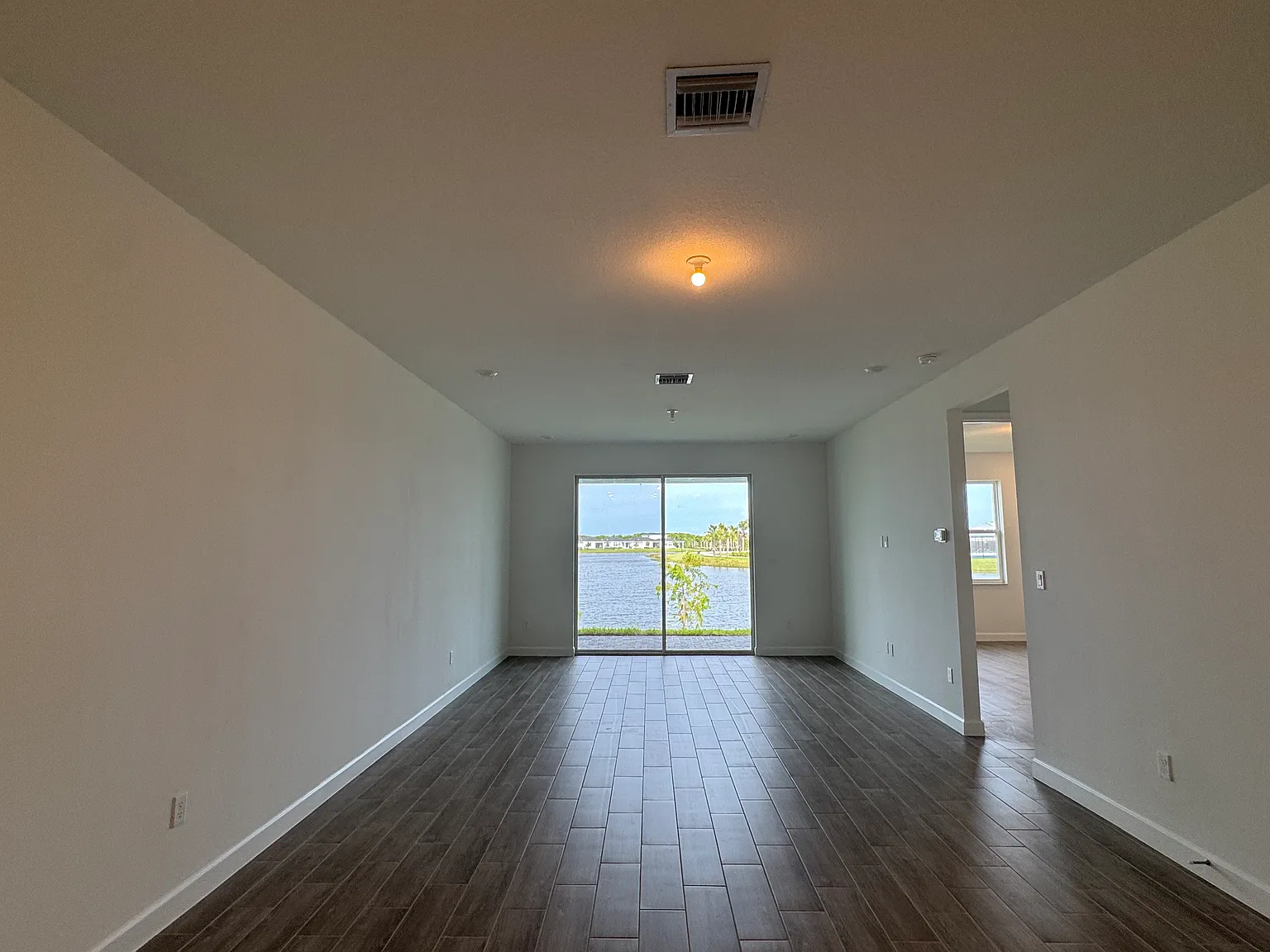 2 bed, 2679 sqft, $2,100 — Photo 2