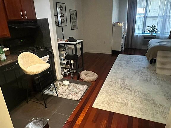 4th image of 21-22 Newtown Ave #1A