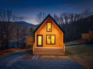 808 Country Club Dr, Waynesville, NC 28786