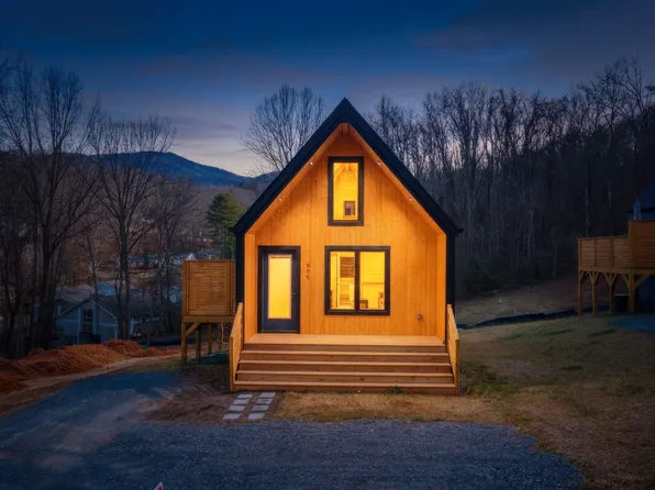 808 Country Club Dr, Waynesville, NC 28786