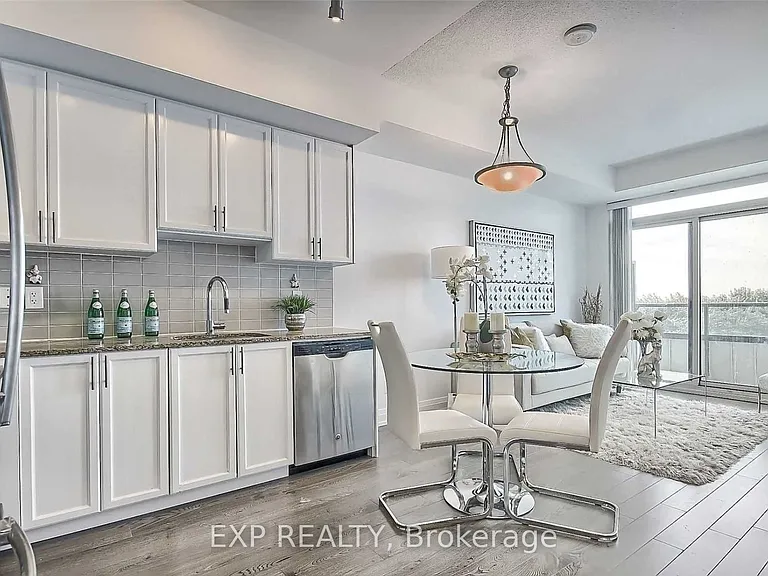 7167 Yonge St #523 — Photo 15