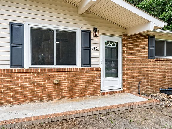 3rd image of 212 Palomino Ln